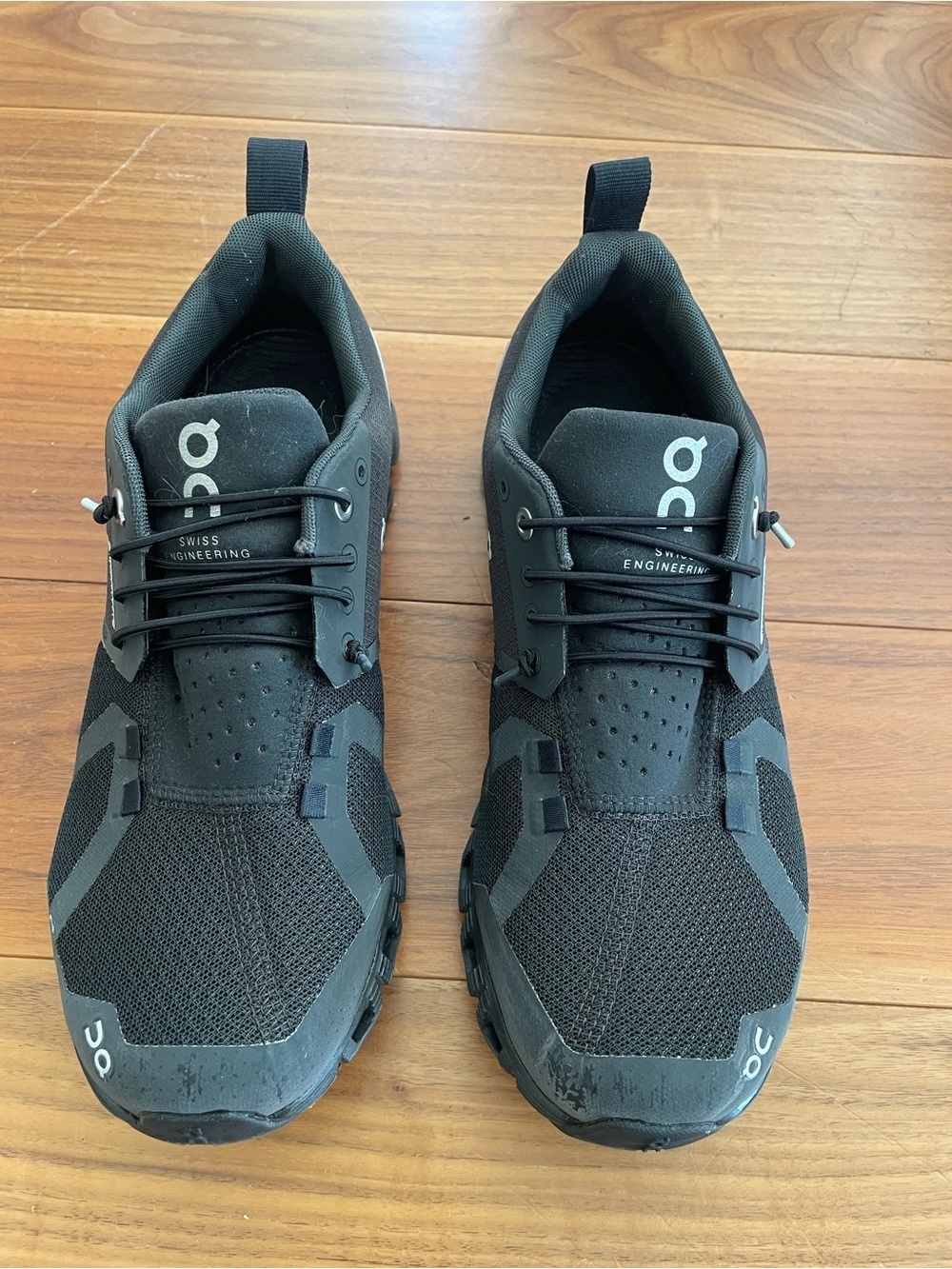 On Cloud 6 Waterproof Athletic Trainers